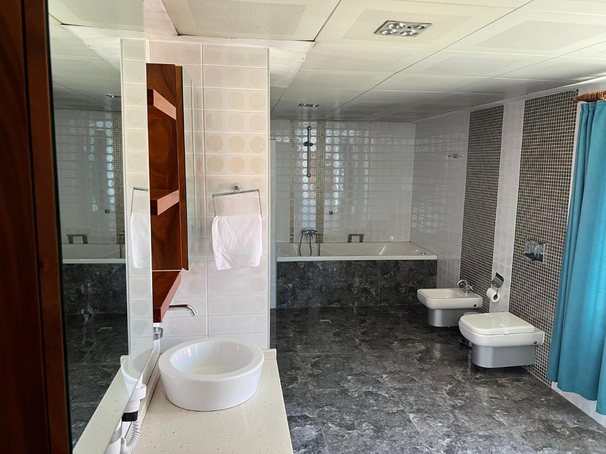 Ferah Suites Hotel ทรับซอน ภายนอก รูปภาพ